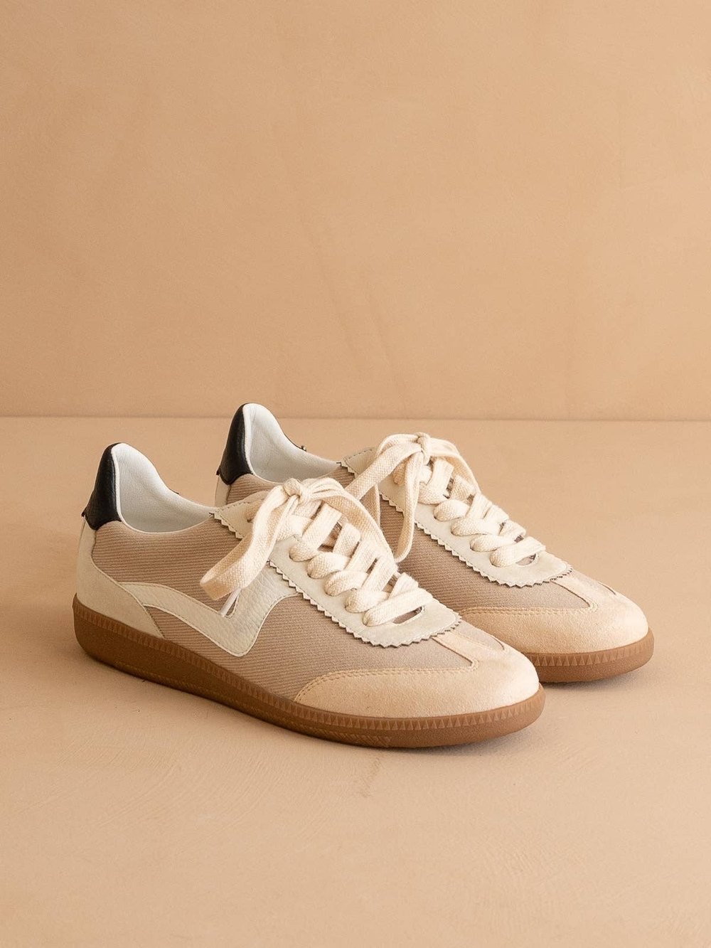 Oasis Society Women's Casual Beige Low-Top Sneakers